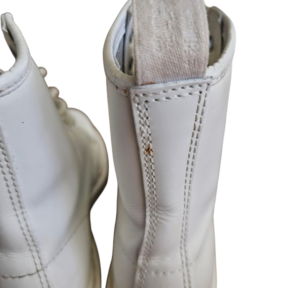 Dr. Martens Classic 1460 Lace Up Combat White Leather Boots Size 7 - Picture 2 of 8